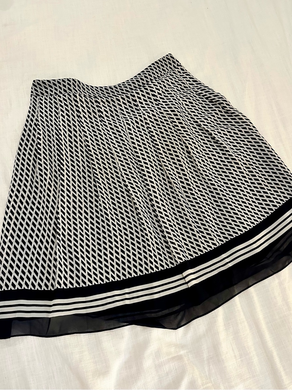 Talbots Petite A-Line Skirt Size 16P Navy & Ivory Geometric Print Chiffon Hem